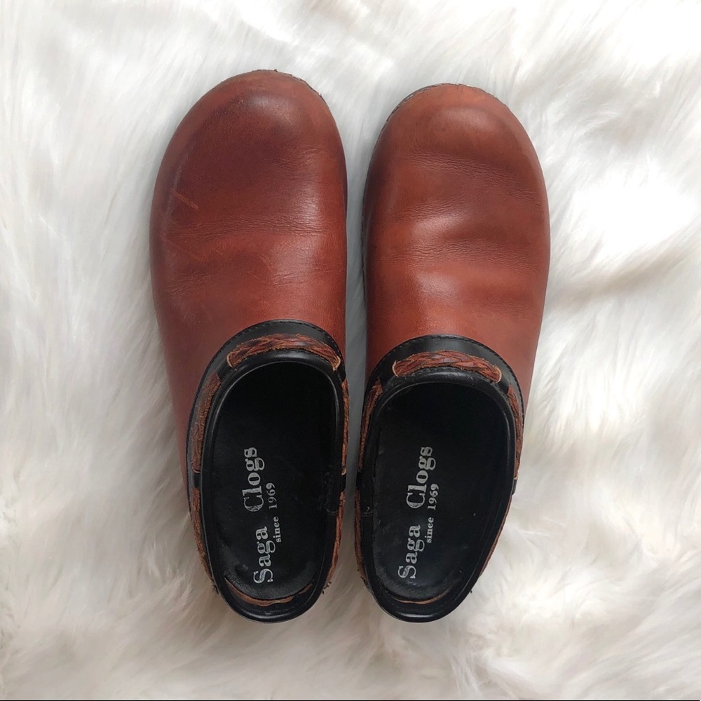 SAGA Clogs Woven Trim in Chestnut, Size 37.